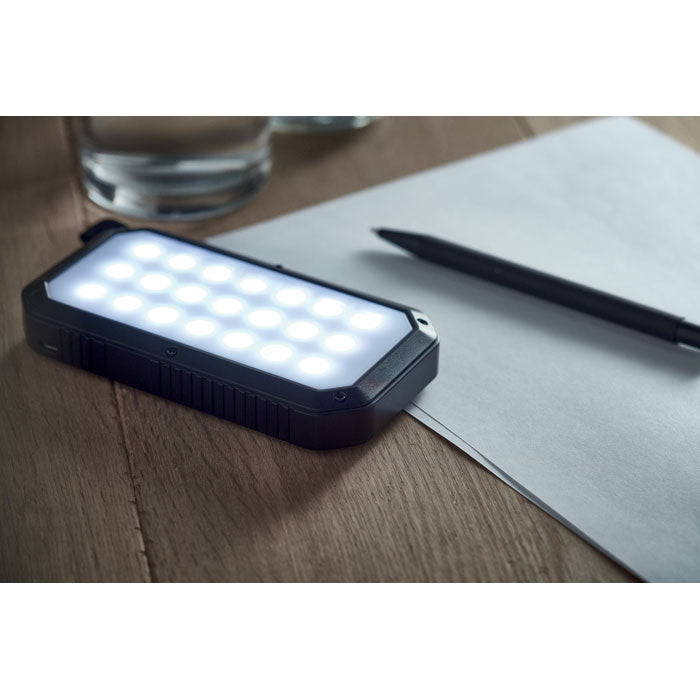 Taskulambiga akupank 8000 mAh