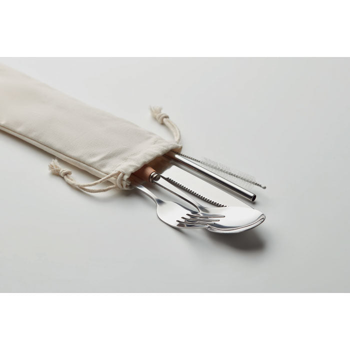 Söögiriistade komplekt kotis