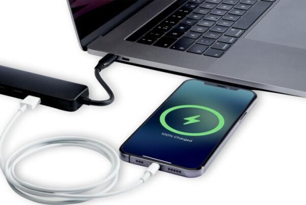 Loop RCS taaskasutatud plastist multimeediaadapter USB 2.0-3.0 HDMI-pordiga 12436890